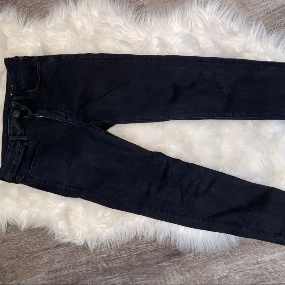 American Eagle black ne(x)t level stretch jeans.
